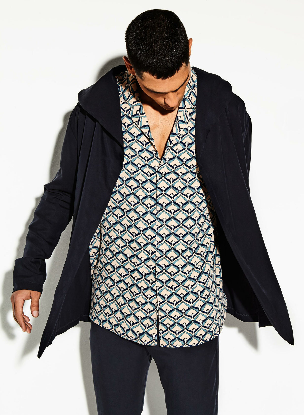 NAVY TRAVEL JACKET